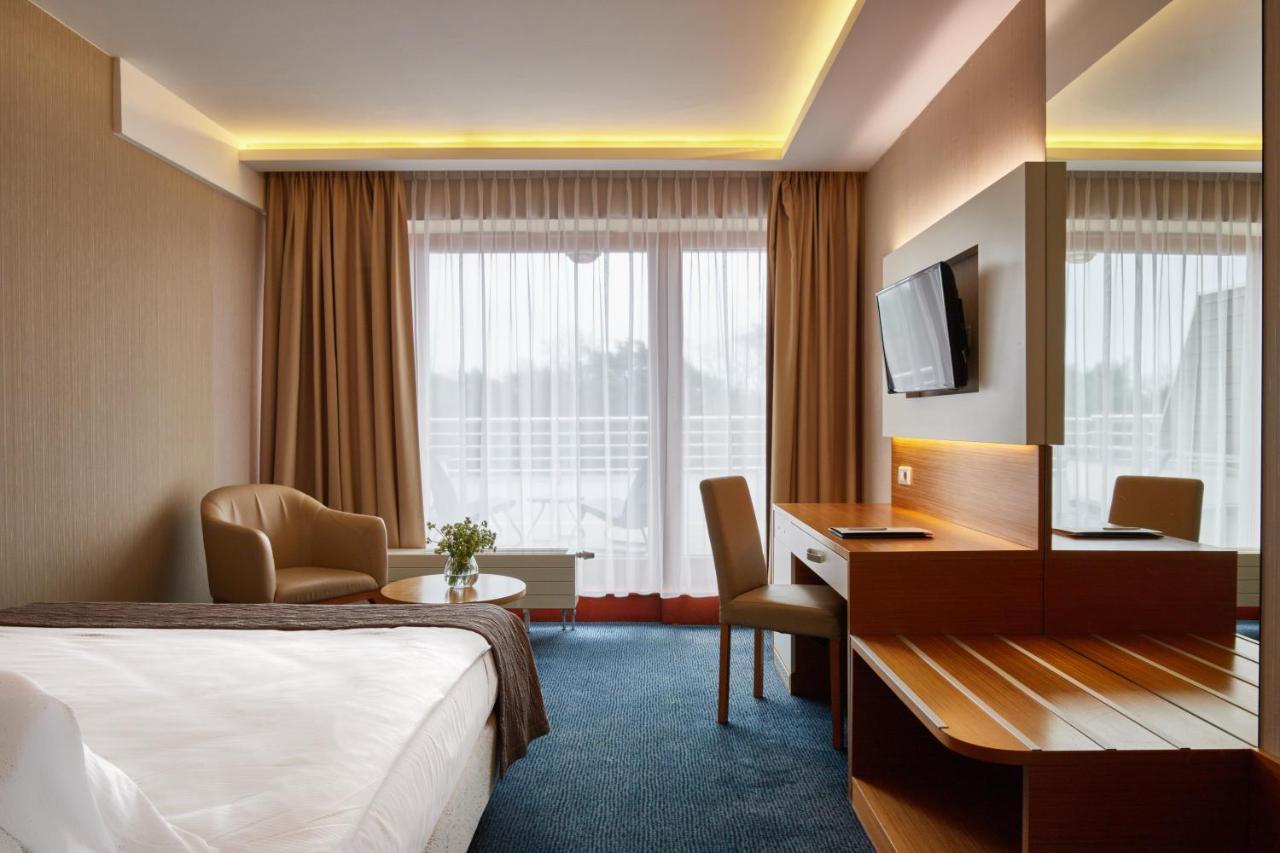 Hotel Dom Zdrojowy Resort & Spa - Destigo Hotels ยาสตาร์เนีย ภายนอก รูปภาพ