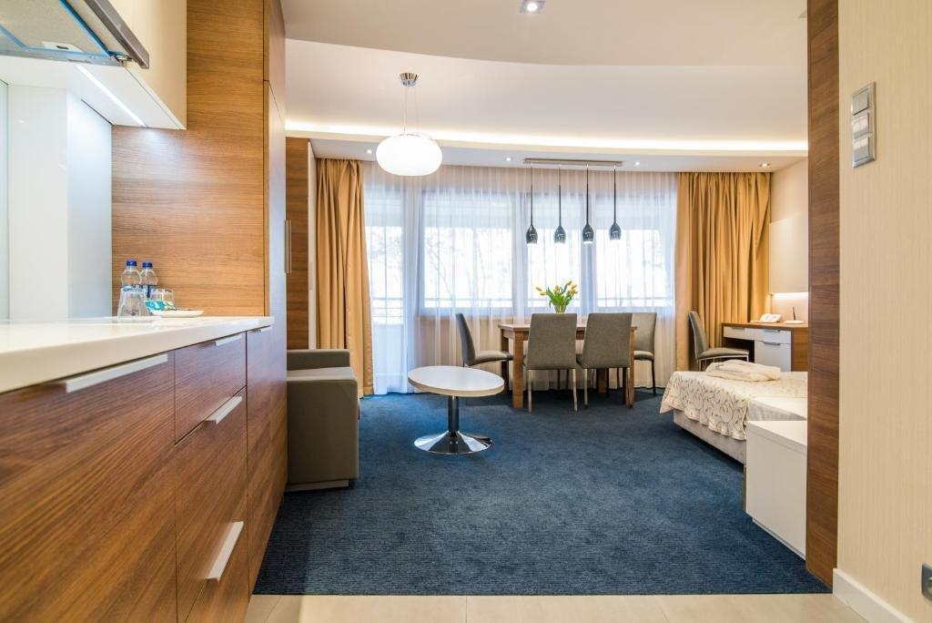 Hotel Dom Zdrojowy Resort & Spa - Destigo Hotels ยาสตาร์เนีย ภายนอก รูปภาพ