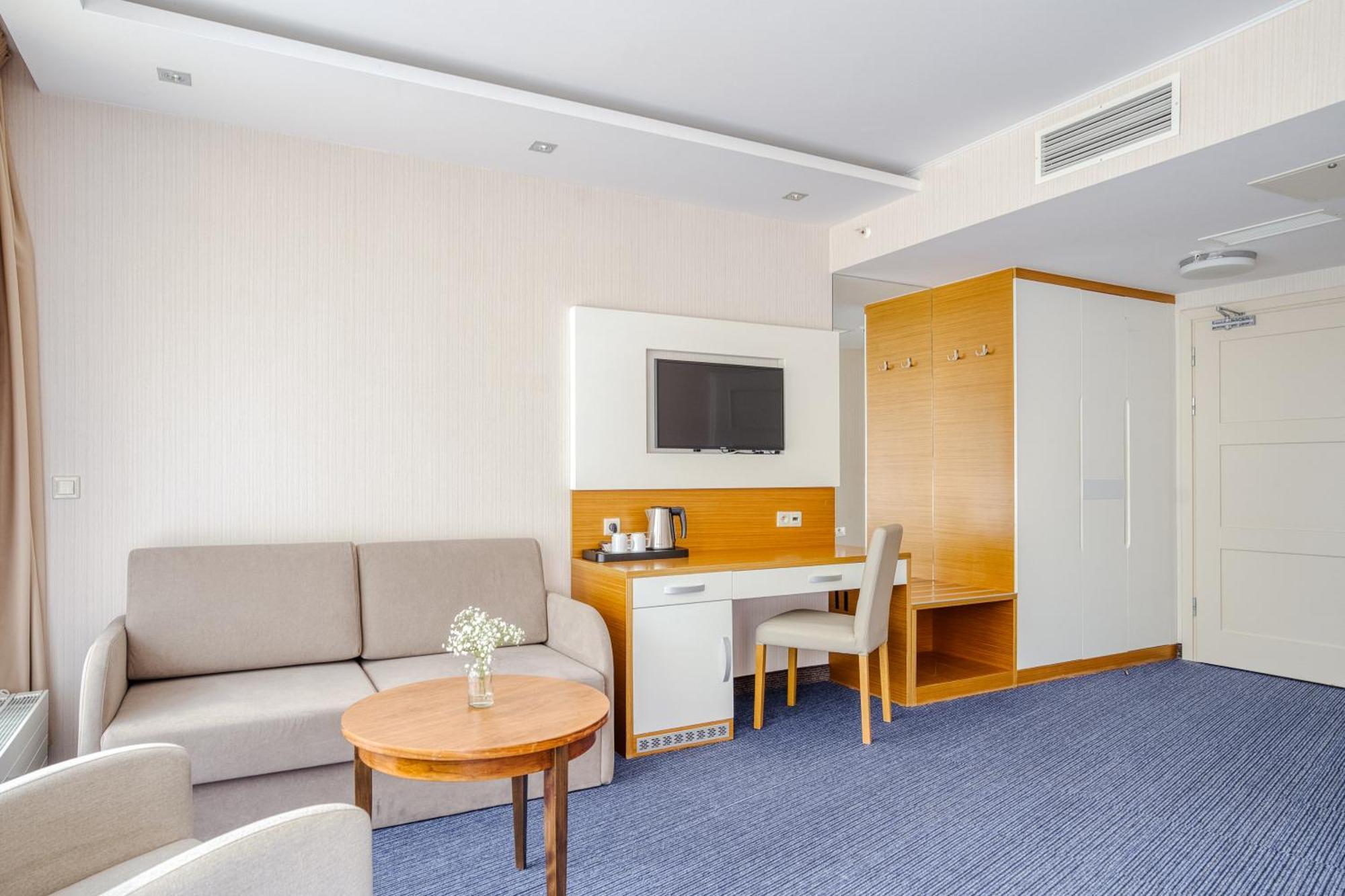 Hotel Dom Zdrojowy Resort & Spa - Destigo Hotels ยาสตาร์เนีย ภายนอก รูปภาพ